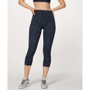 EUC! Lululemon Wunder Under Crop Size 12